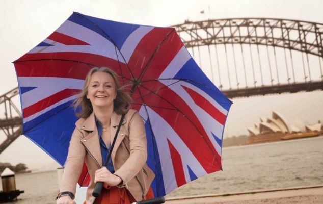 Truss Tells Families Hit By Energy Crisis To Wrap Themselves In The Flag To Keep Warm